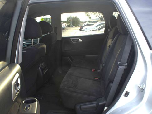 Used 2014 Nissan Pathfinder SV image 16