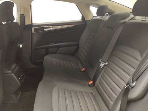 Used 2018 Ford Fusion SE w/ Fusion SE Technology Package FWD image 18