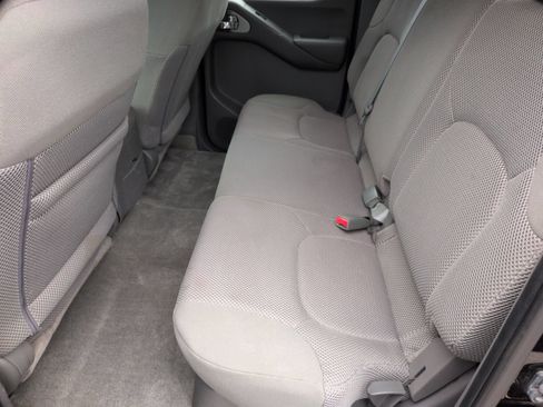 Used 2015 Nissan Frontier SV AWD/4WD image 28