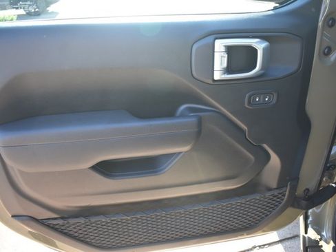 Used 2025 Jeep Wrangler Sport AWD/4WD image 11