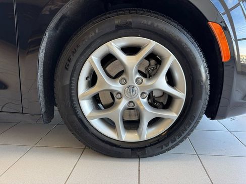 Used 2019 Chrysler Pacifica Limited image 66