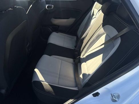 Used 2024 Hyundai Venue SEL image 16