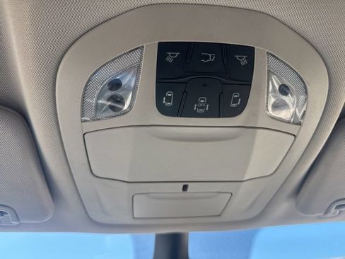 Used 2024 Chrysler Pacifica Touring-L FWD image 12
