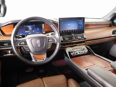 Certified 2023 Lincoln Navigator Reserve image 2