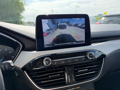 Used 2020 Ford Escape SE image 19