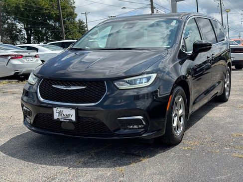 Used 2024 Chrysler Pacifica Limited FWD image 10
