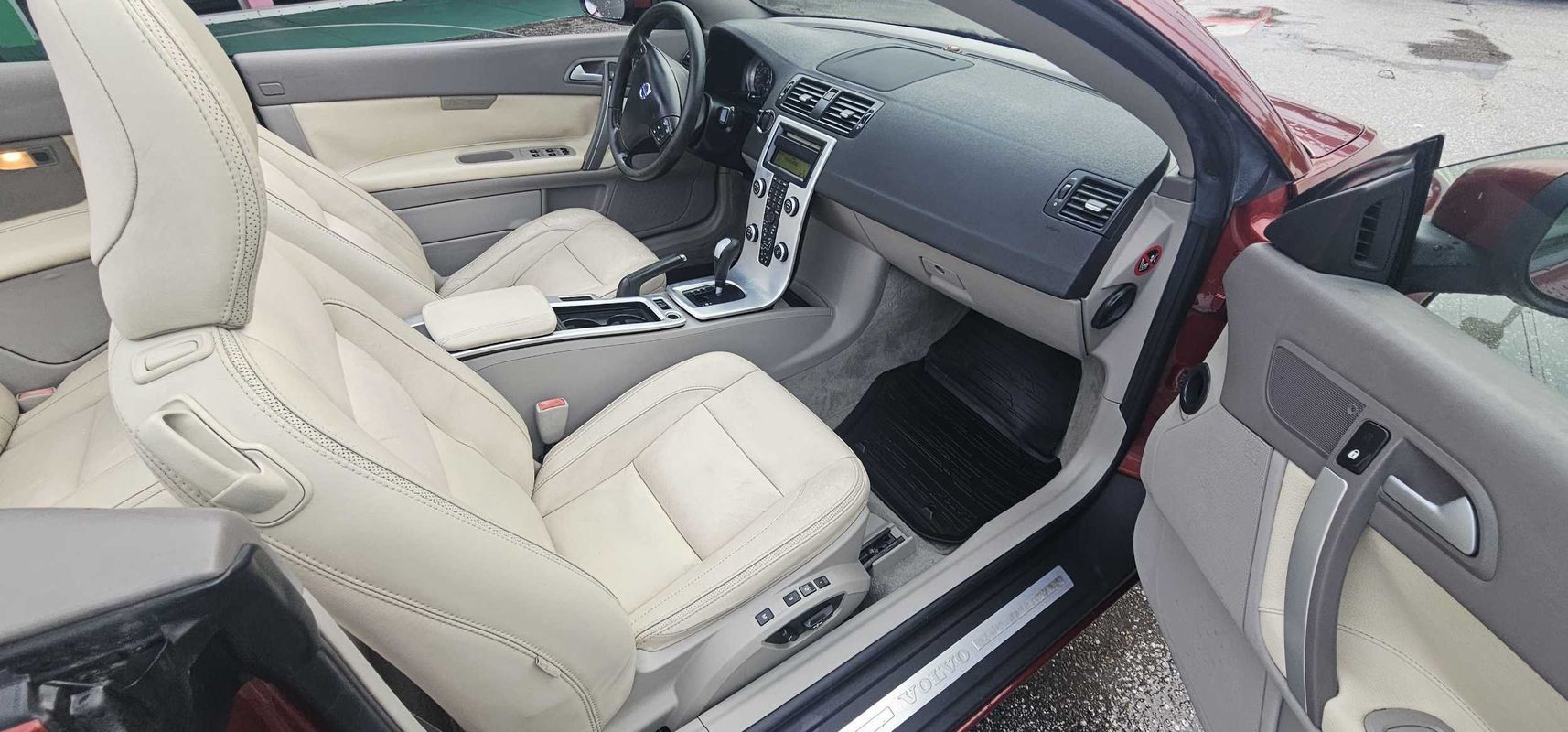 Used 2011 Volvo C70 T5 w/ Convenience Pkg FWD image 13