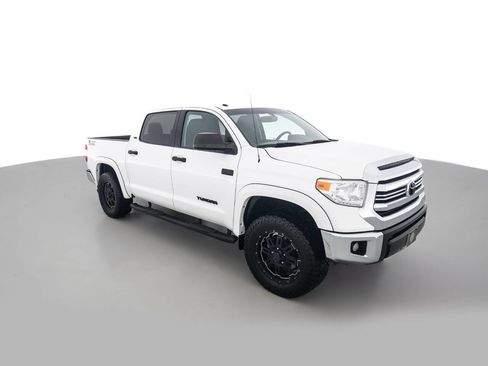 Used 2017 Toyota Tundra SR5 w/ SR5 Upgrade Package image 3