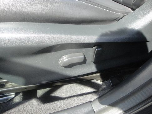 Used 2019 Subaru Impreza 2.0i Limited image 12