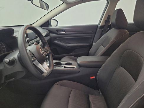 Used 2025 Nissan Altima 2.5 SV FWD image 17