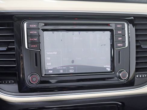 Used 2019 Volkswagen Beetle 2.0T Final Edition SEL image 19