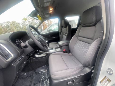 Certified 2025 Nissan Frontier SV image 15