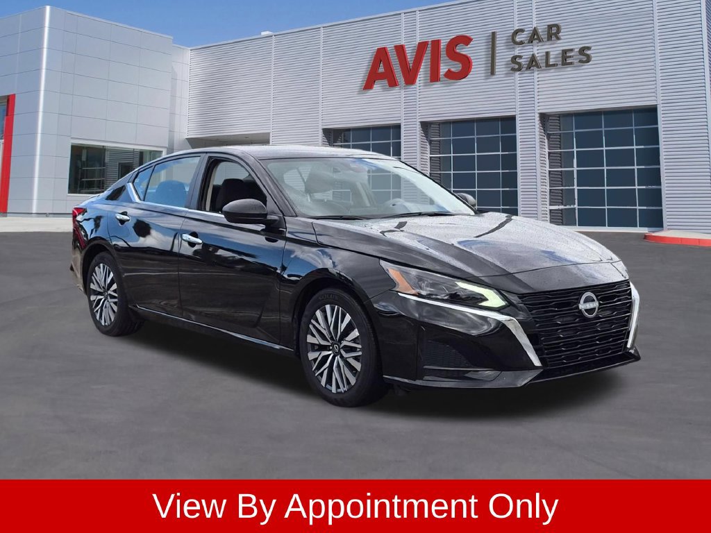 Used 2025 Nissan Altima 2.5 SV FWD image 3