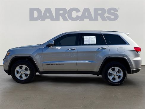Used 2017 Jeep Grand Cherokee Laredo image 4