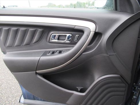 Used 2018 Ford Taurus SEL image 18