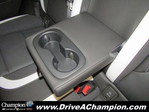 Certified 2025 Buick Envision Sport Touring image 17