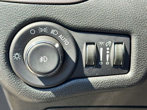 Used 2020 Jeep Cherokee Latitude Plus image 33