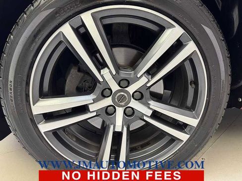 Used 2019 Volvo XC60 T5 Momentum w/ Multimedia Package image 9