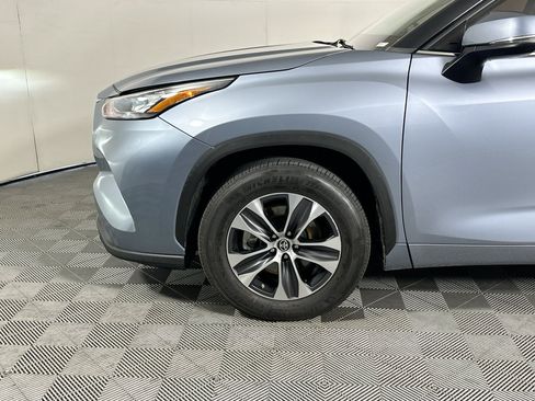 Used 2020 Toyota Highlander XLE FWD image 11