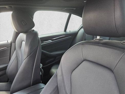 Used 2018 BMW 530i RWD image 12