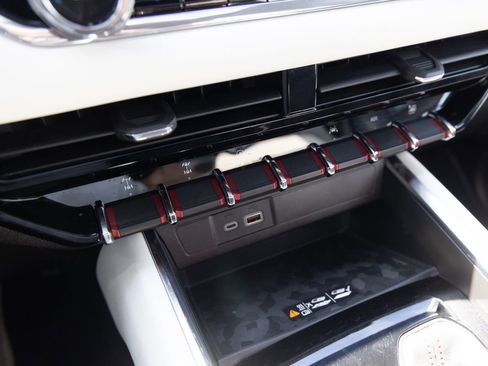 Used 2024 GMC Canyon AT4X AWD/4WD image 33