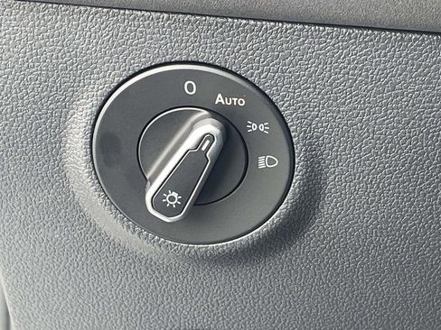 New 2026 Volkswagen Taos SE FWD image 18