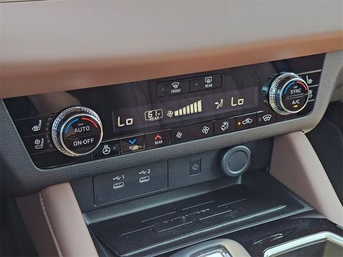 New 2025 Mitsubishi Outlander SEL image 13