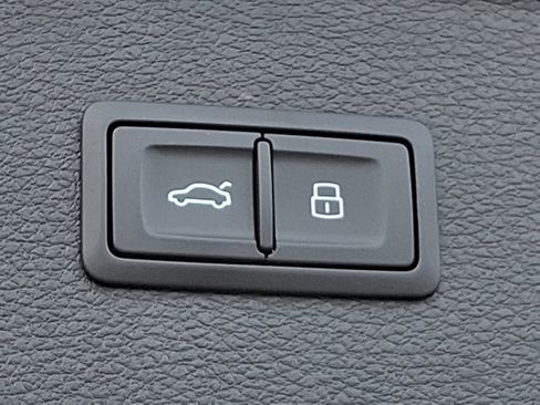 Used 2024 Audi Q5 2.0T Premium Plus w/ Premium Plus Package image 32