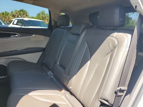 Used 2019 Lincoln Nautilus Reserve FWD image 11