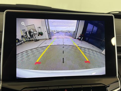 Used 2024 Jeep Compass Latitude w/ Convenience Group AWD/4WD image 19