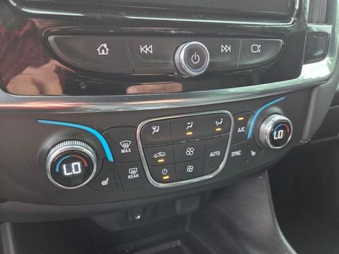 Used 2023 Chevrolet Traverse LT FWD image 16