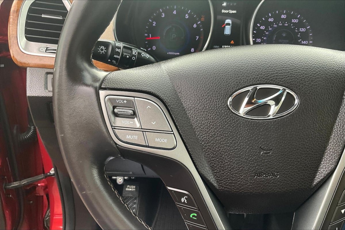 Used 2015 Hyundai Santa Fe GLS w/ Option Group 02 AWD/4WD image 11