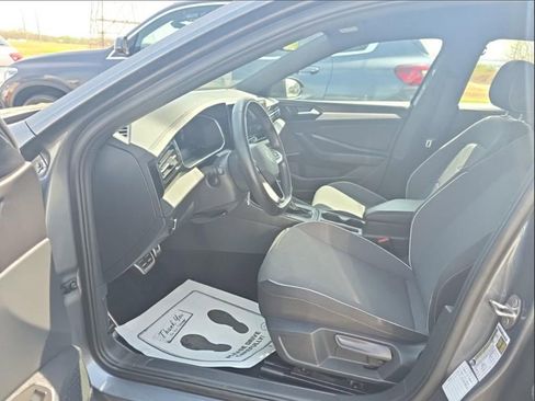 Used 2025 Volkswagen Jetta Sport image 11