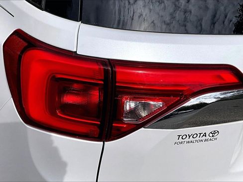 Used 2018 GMC Acadia SLT image 19