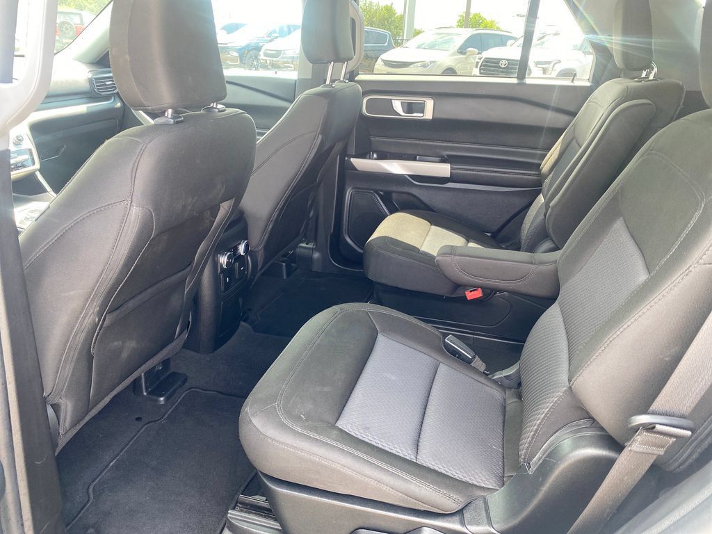 Used 2023 Ford Explorer XLT AWD/4WD image 57