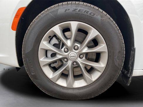 Used 2026 Chrysler Pacifica Select image 16