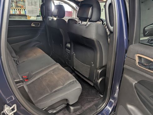 Used 2017 Jeep Grand Cherokee Laredo w/ Quick Order Package 23E image 6