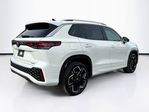 New 2026 Volkswagen Tiguan SEL R-Line image 3