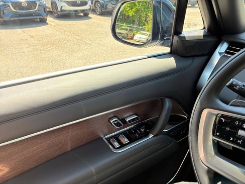 Certified 2025 Land Rover Range Rover Autobiography image 30