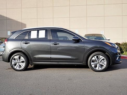 Used 2022 Kia Niro EX Premium image 7