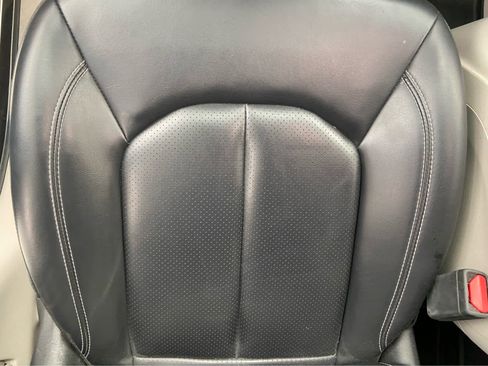 Used 2023 Chrysler Pacifica Touring-L image 39