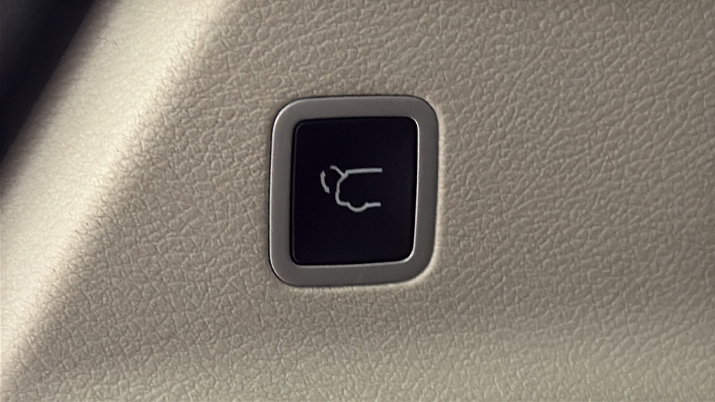 Used 2024 Chrysler Pacifica Touring-L FWD image 30