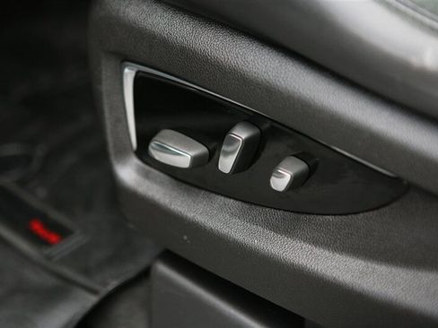 Used 2016 Cadillac Escalade Luxury image 12