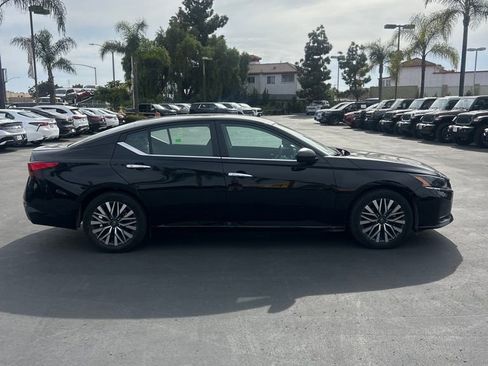Used 2025 Nissan Altima 2.5 SV image 9