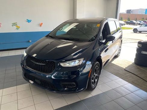 Used 2022 Chrysler Pacifica Touring-L w/ S Appearance Package FWD image 1