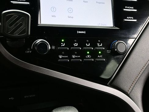 Used 2020 Toyota Camry LE FWD image 20