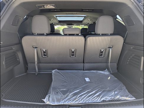 New 2026 Chevrolet Traverse LT w/ Sun and Wheel Package FWD image 16