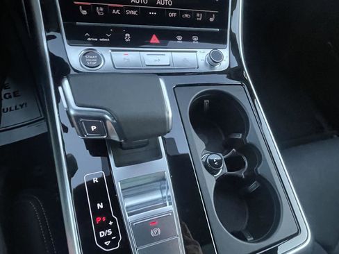 Used 2025 Audi Q8 Prestige w/ Prestige Package image 24