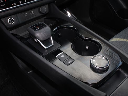 Used 2023 Nissan Rogue SV image 15