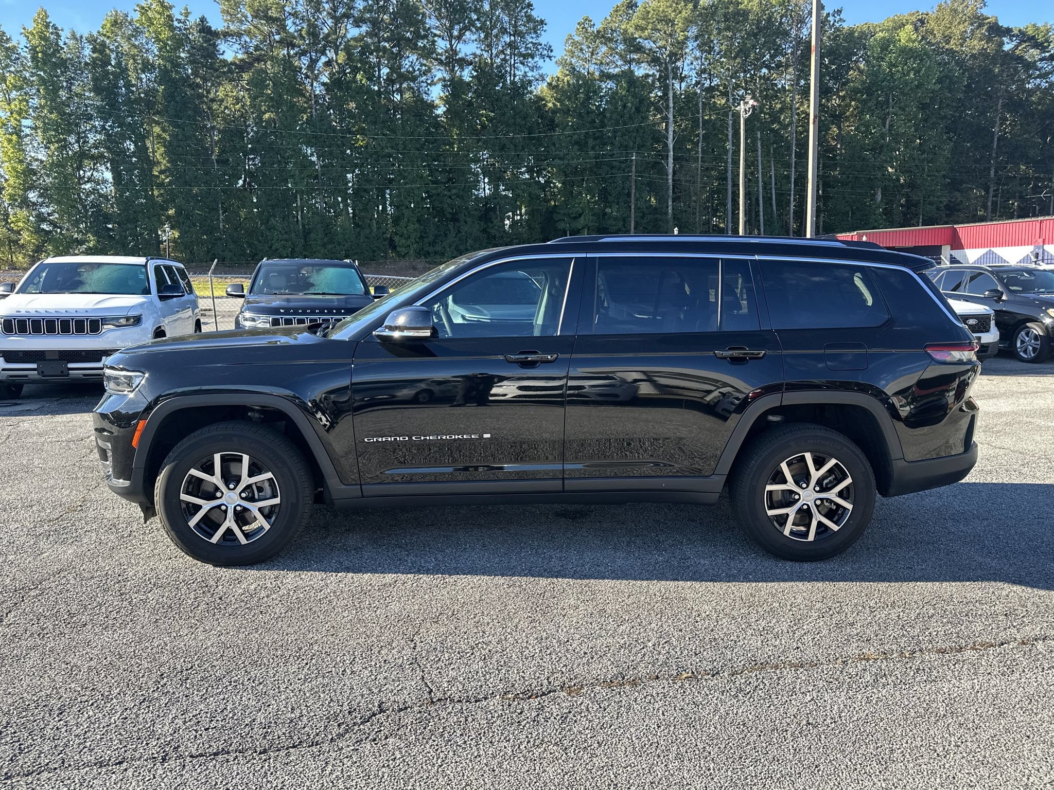 Used 2023 Jeep Grand Cherokee L Limited w/ Trailer Tow Group (B) AWD/4WD image 2